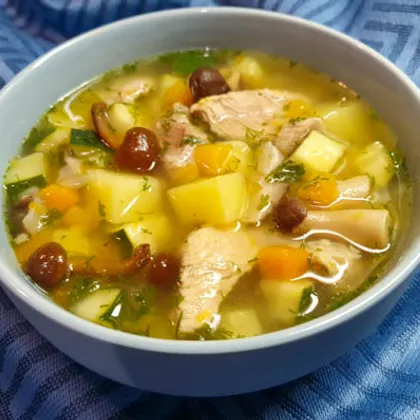 Картофельно-тыквенный суп с грибами и кабачком