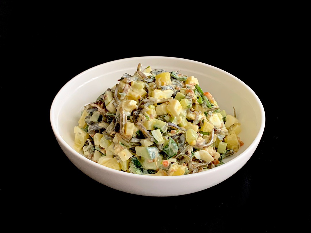 Салат из морской капусты и рыбных консервов - 5 пошаговых фото в рецепте