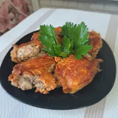 Запеченные куриные бедрышки в соусе