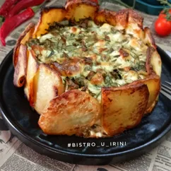 Картофельный пирог с начинкой из зелени