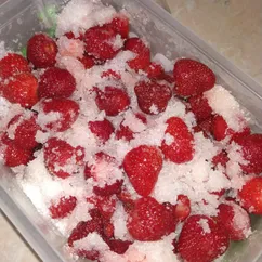 Замороженная клубника 🍓 с сахаром 🍯🤤