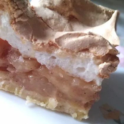 Яблочно-меренговый пирог