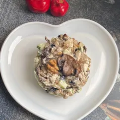 Салат Чёрная курица