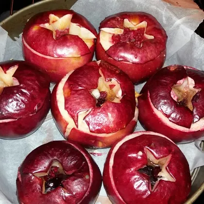 Запеченные яблоки с малиной и сушеной клюквой