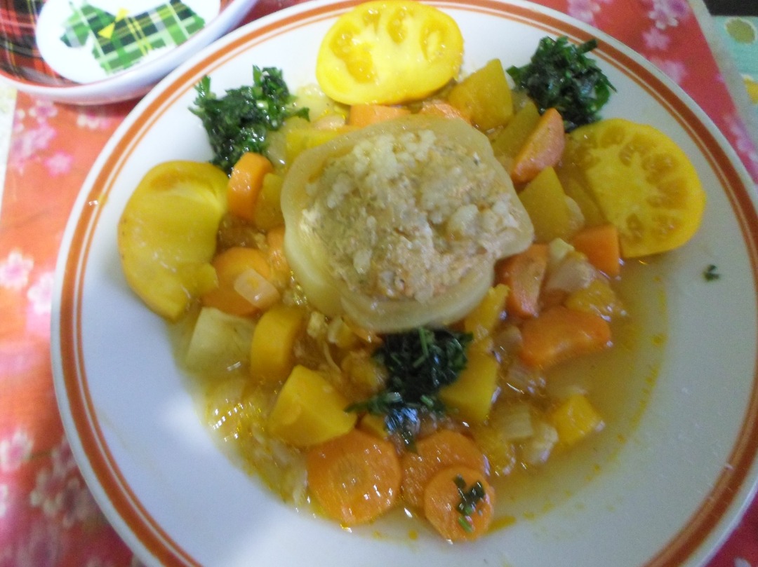 Кабачки, фаршированные мясом и рисом с овощами