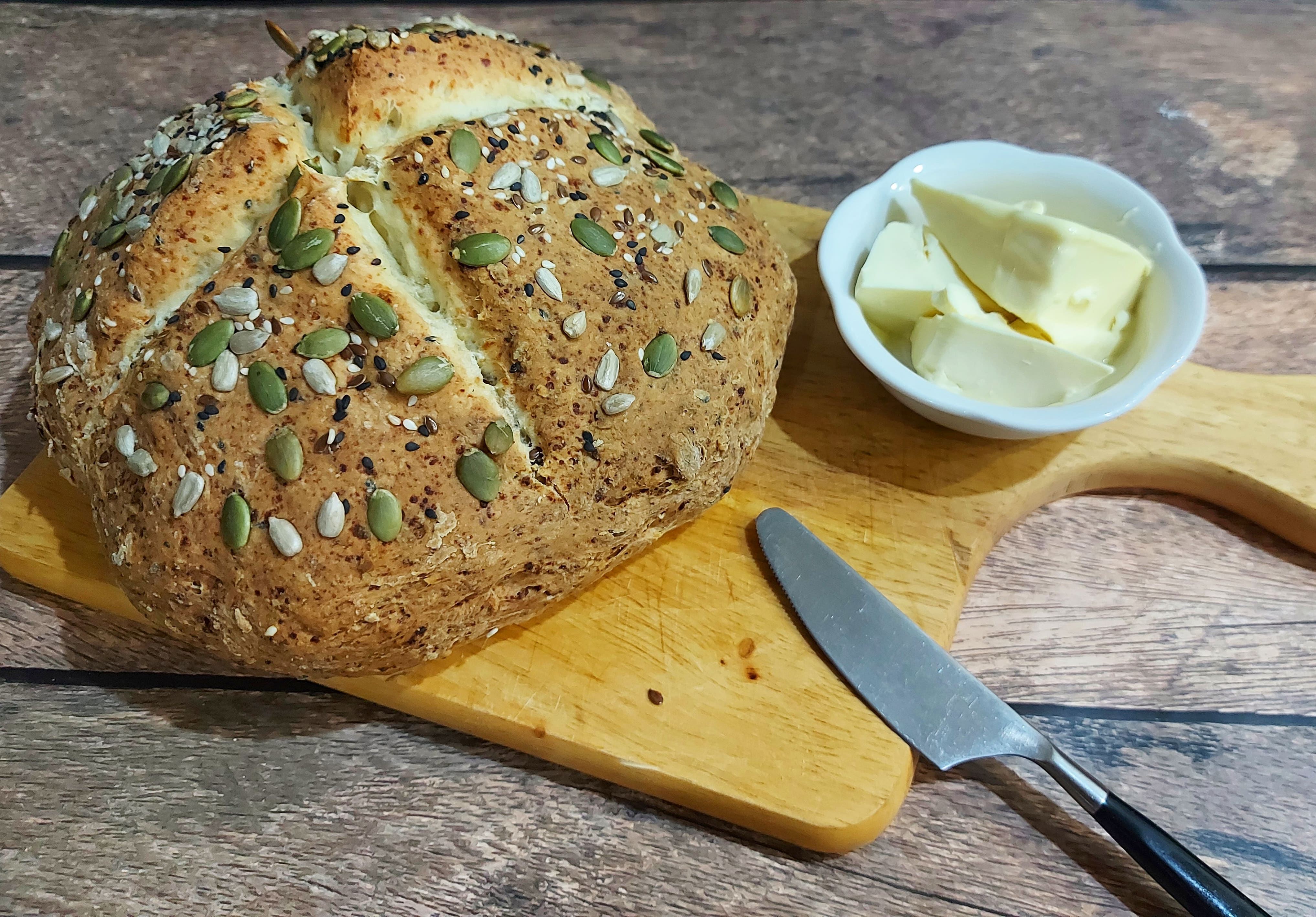 Творожный хлеб с семечками без дрожжей