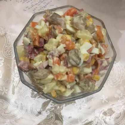 Яркий, сытный салат)