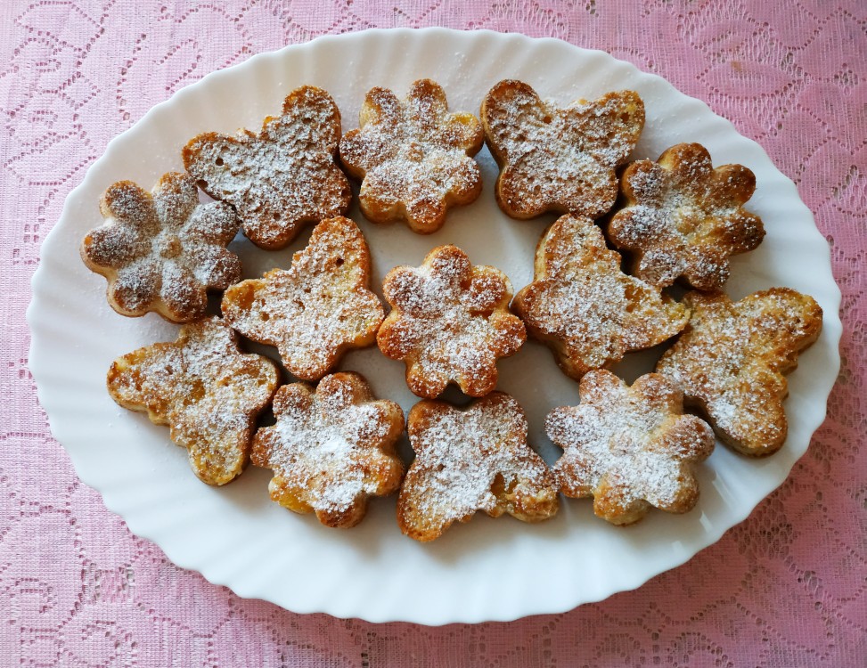 Кексы на белках с персиками в собственном соку