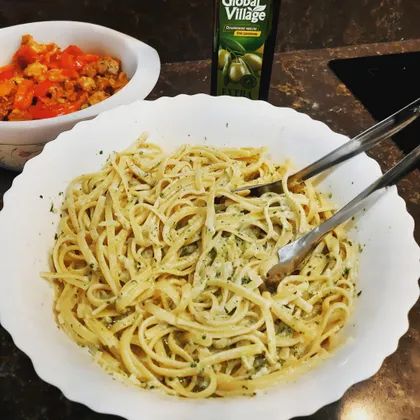 Спагетти в сливочном соусе со шпинатом