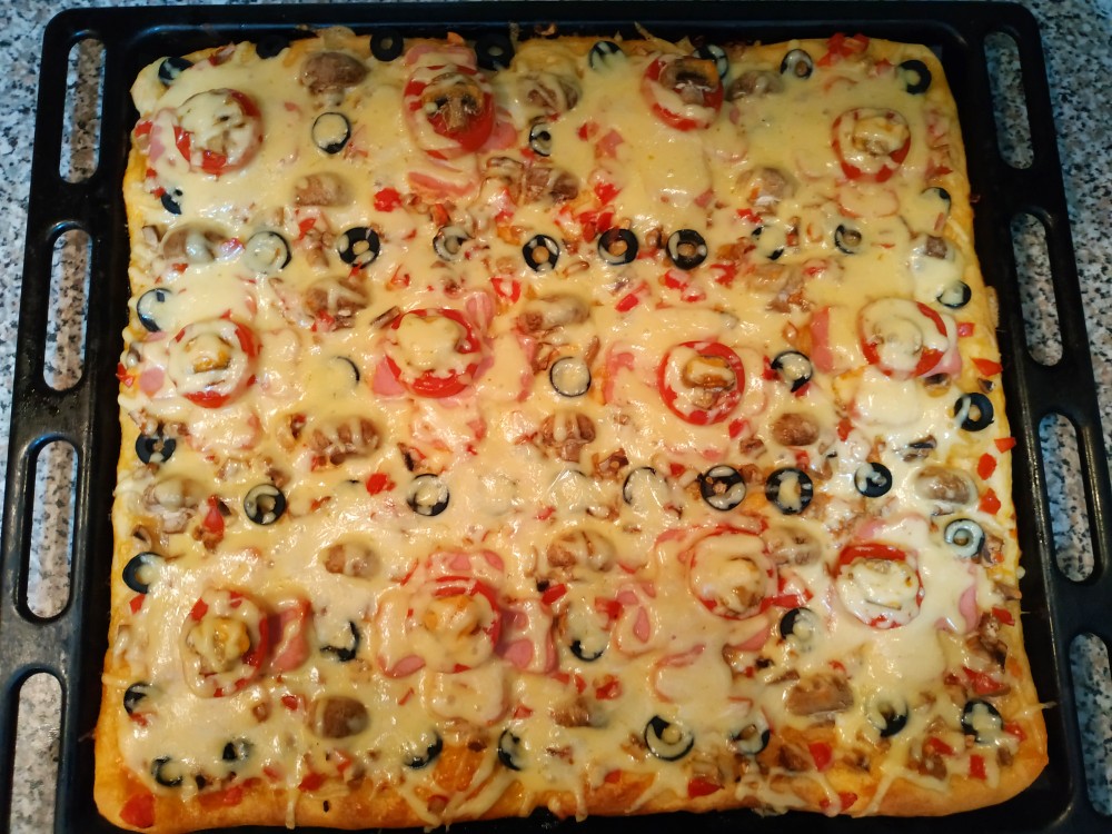 Вкусный Рецепт: Пицца с колбасой и оливками