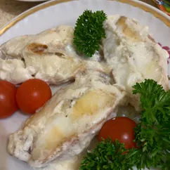 Морской окунь в сметане на сковороде 