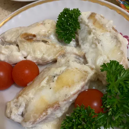 Морской окунь в сметане на сковороде