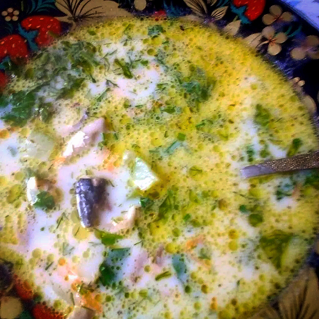 Сырный суп с консервированной рыбой