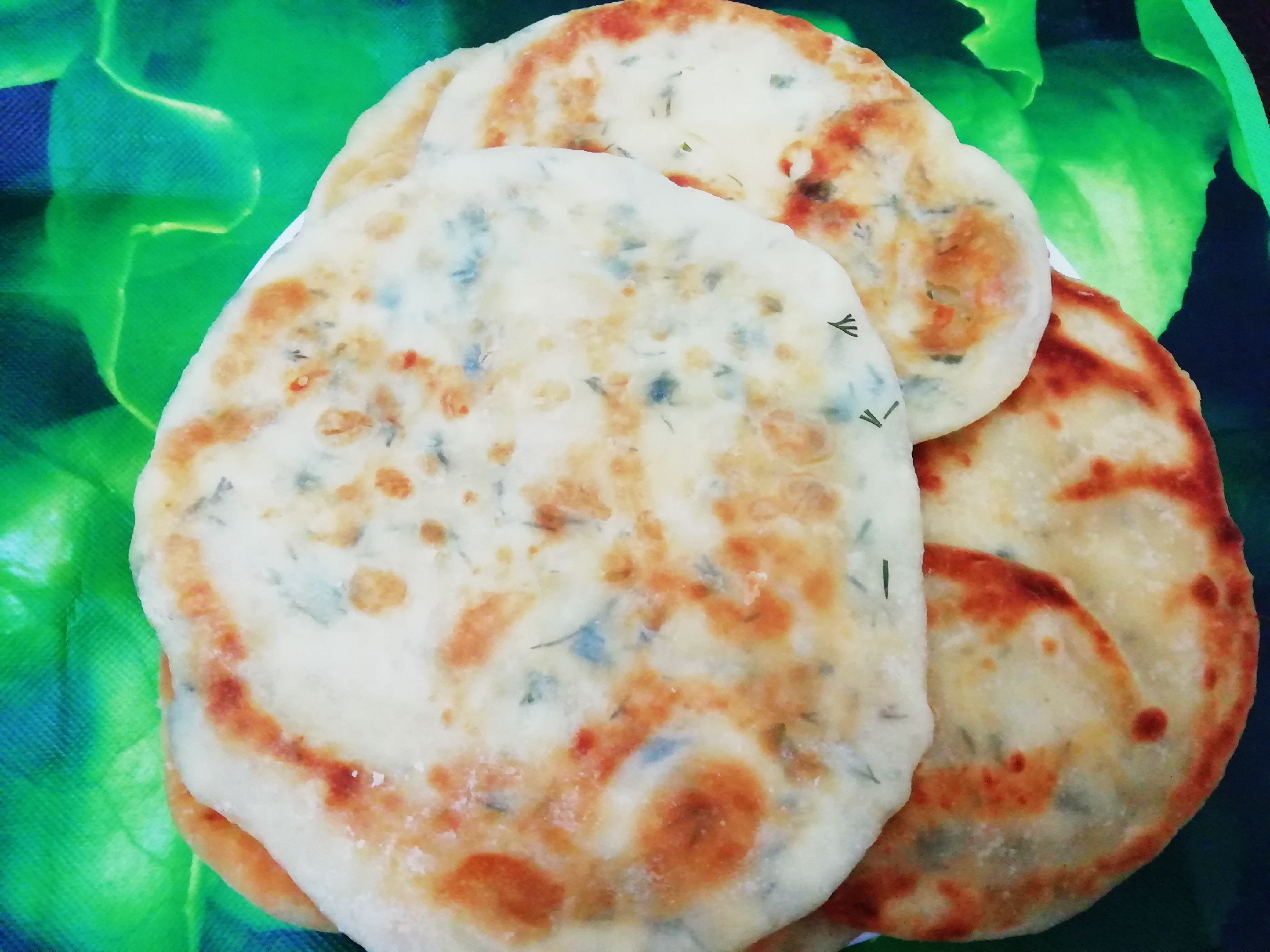 Творожные лепешки с сыром и зеленью