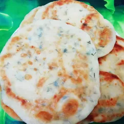 Творожные лепешки с сыром и зеленью