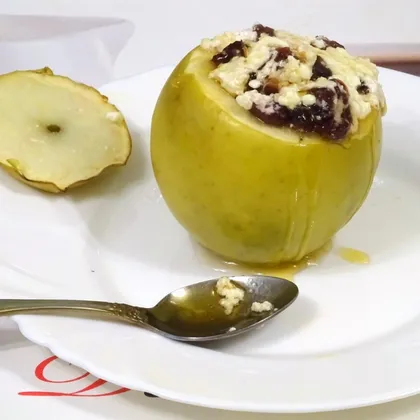 Полезный и вкусный десерт - запеченные яблоки с творогом и сухофруктами
