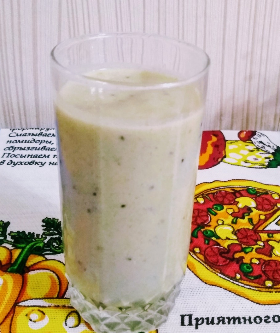 Яблочно-банановый смузи с киви