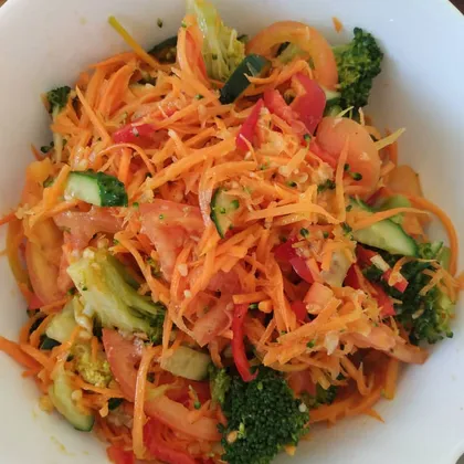 Морковный салат с брокколи