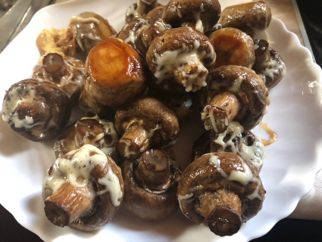 Шампиньоны в духовке под сыром