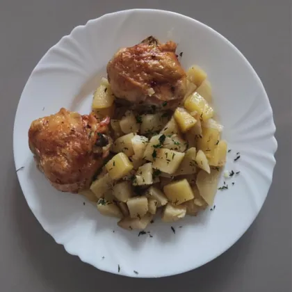 Картофель с курицей в духовке