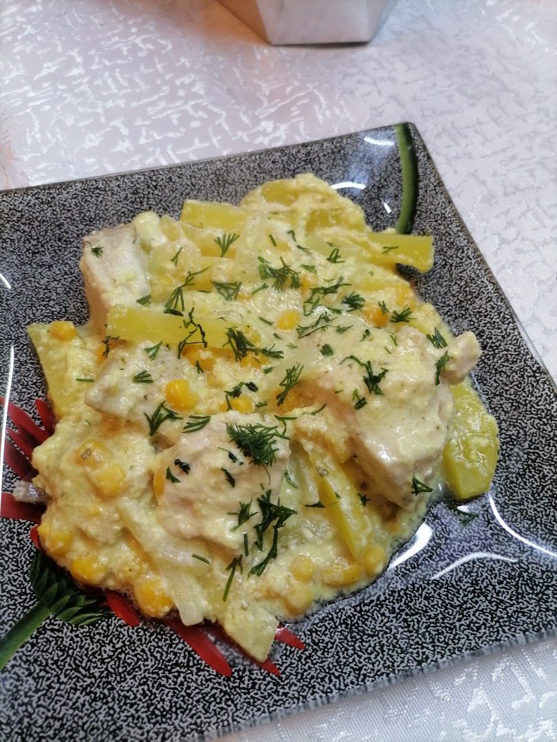Картофель с курицей в соусе три сыра