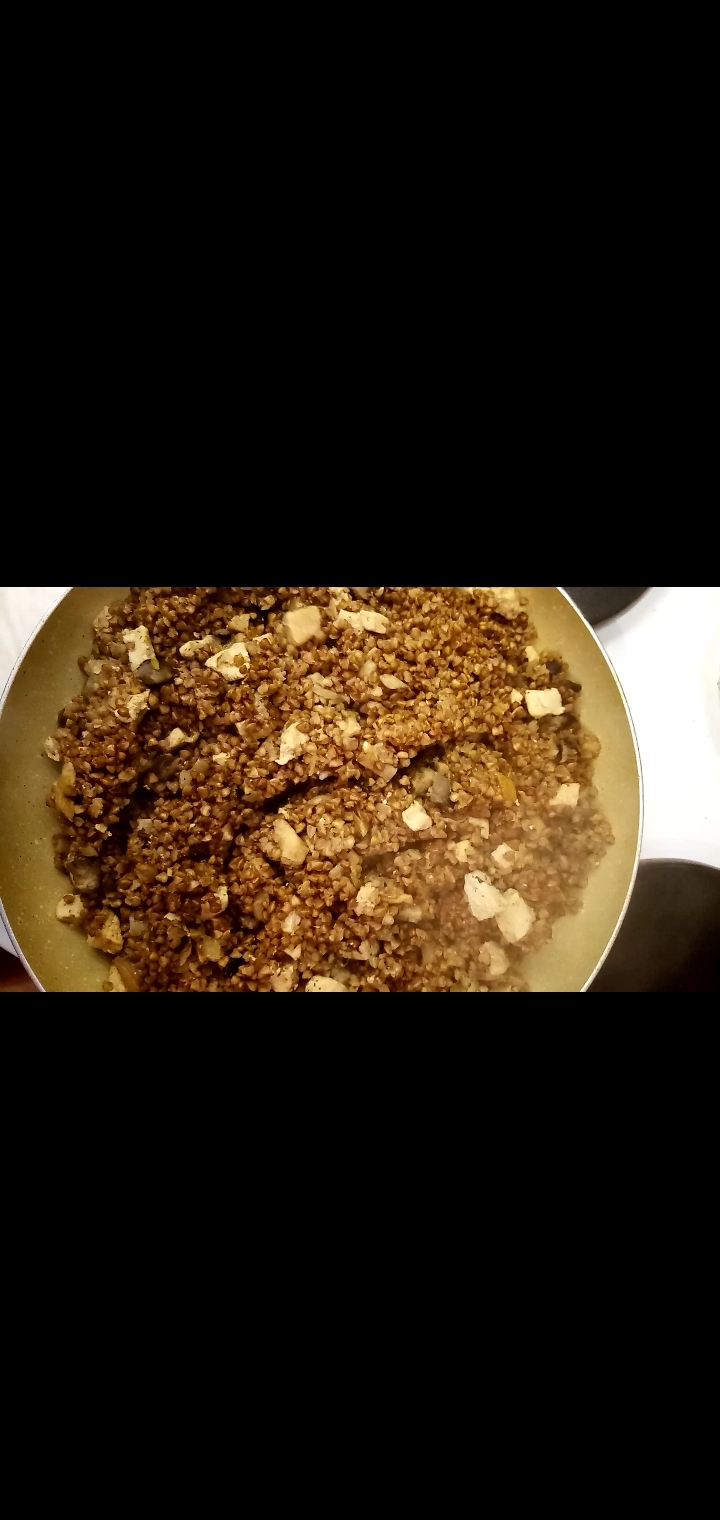 Греча в рукаве с грибами и грудкой😋
