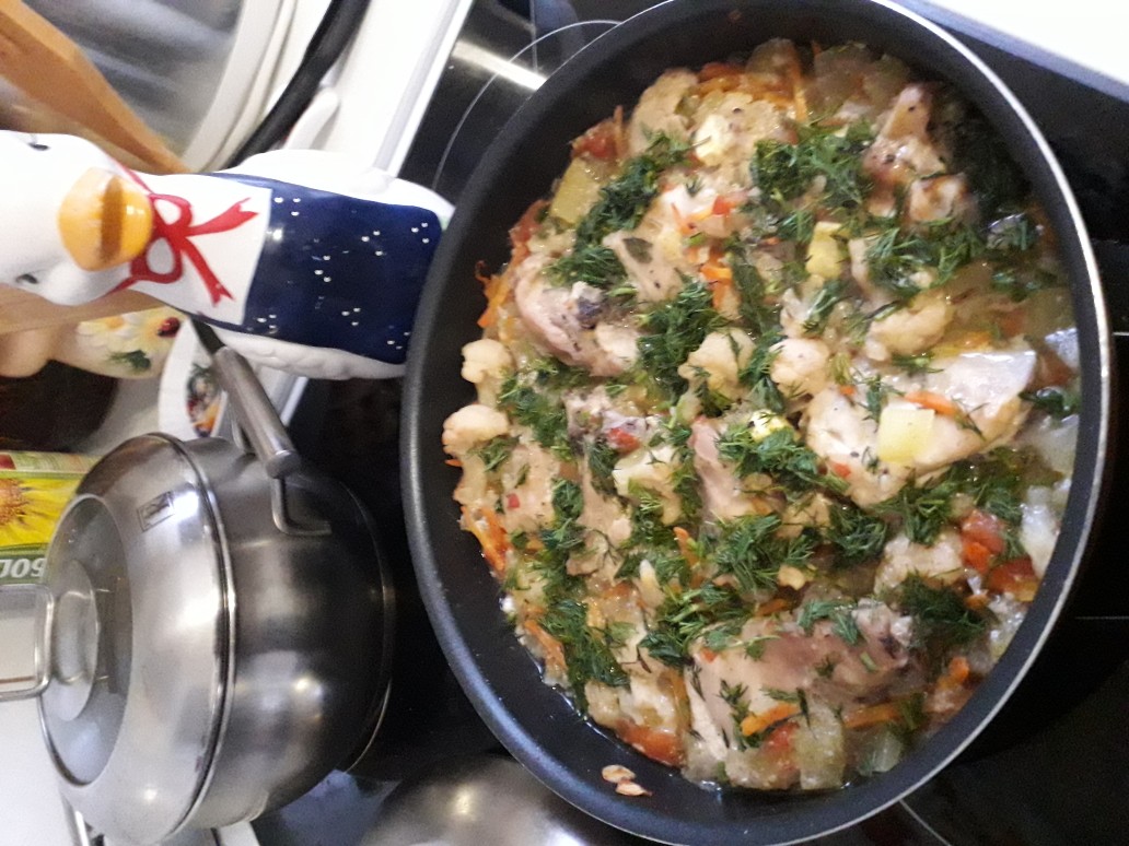 Куриные бедра с цветной капустой
