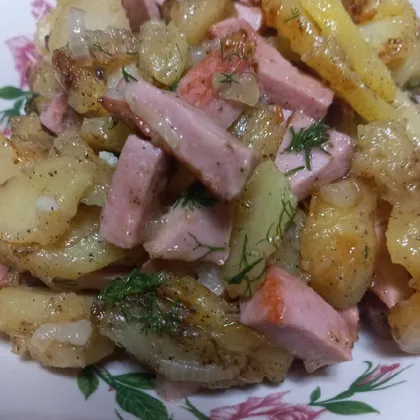 Картофель жареный с колбасой