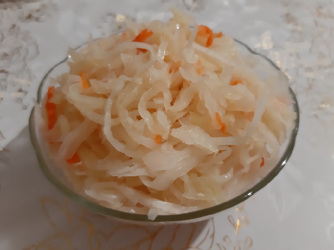 Сочнее квашеной: самый быстрый рецепт маринованной капусты — готова через час и без заморочек