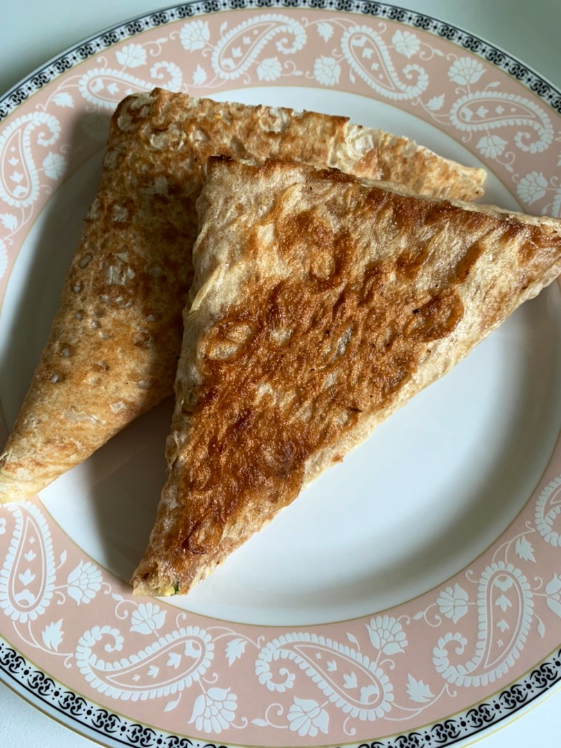 Треугольнички с сыром, яйцом и зеленью