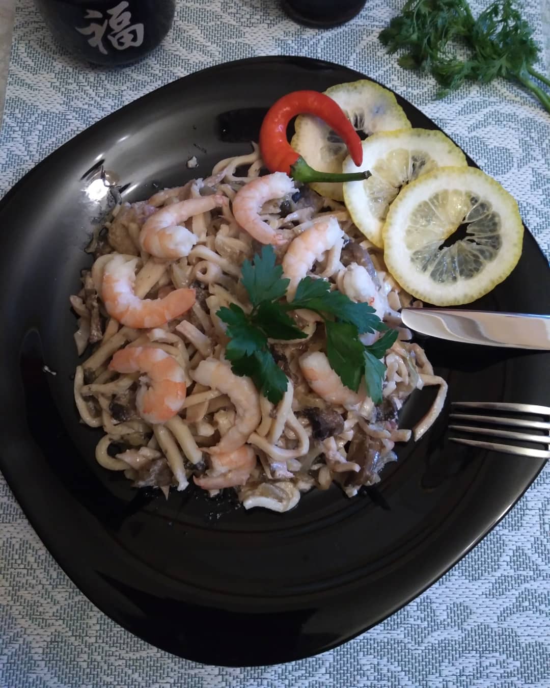 Рецепт тушеных кальмаров с грибами: приготовление на кухне