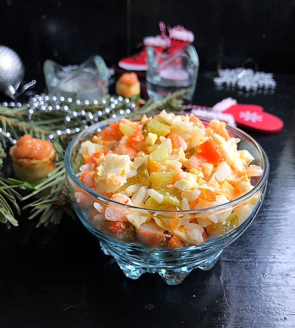 Вкусный салат с креветками, кальмаром и крабовыми палочками – пошаговый рецепт приготовления с фото