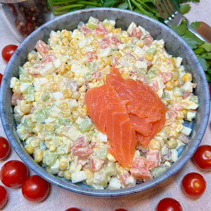 Яичный салат с красной рыбой 