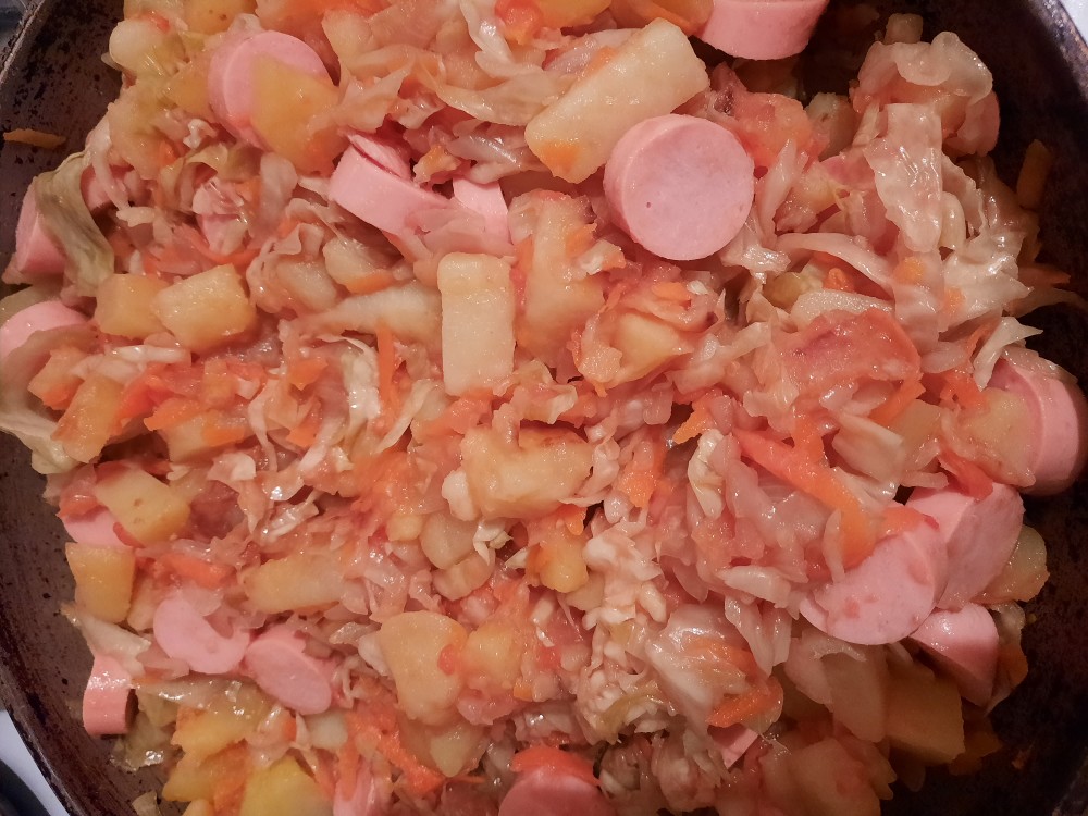 Солянка из капусты с сосисками и картошкой - рецепт приготовления с пошаговыми фото