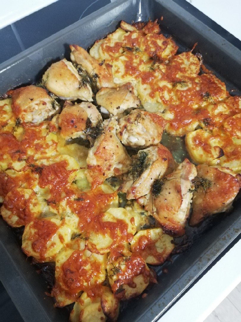 Куриные бедрышки с картошкой