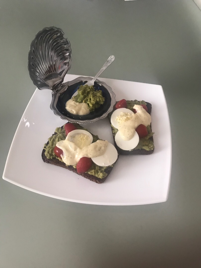 Сэндвич с авокадо 🥑 и яйцом 🥚