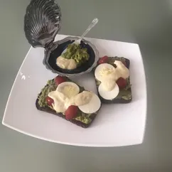 Сэндвич с авокадо 🥑 и яйцом 🥚