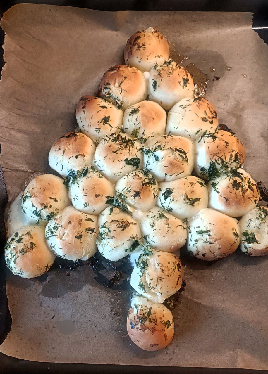 Чесночные пышки с моцареллой