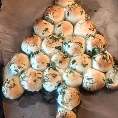 Чесночные пышки с моцареллой