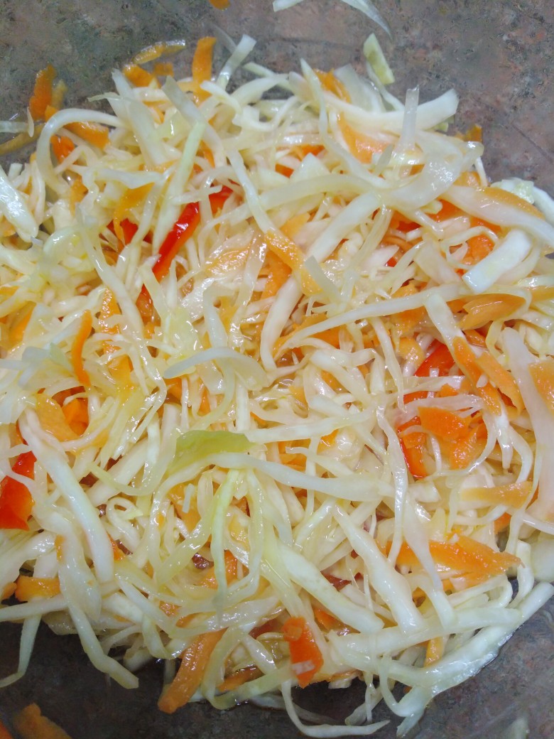 Салат из болгарского перца и белокочанной капусты