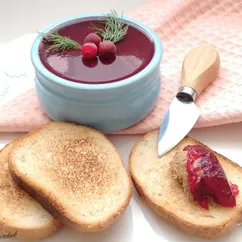 Паштет из куриной печени с клюквенным желе