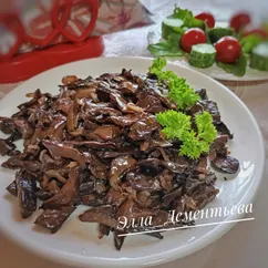 Грибы лесные жареные с луком