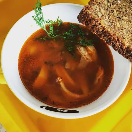 Томатный суп с кальмарами и беконом