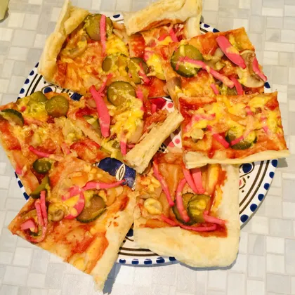 Пицца 🍕 с огурцами, перцем 🌶 и шампиньонами