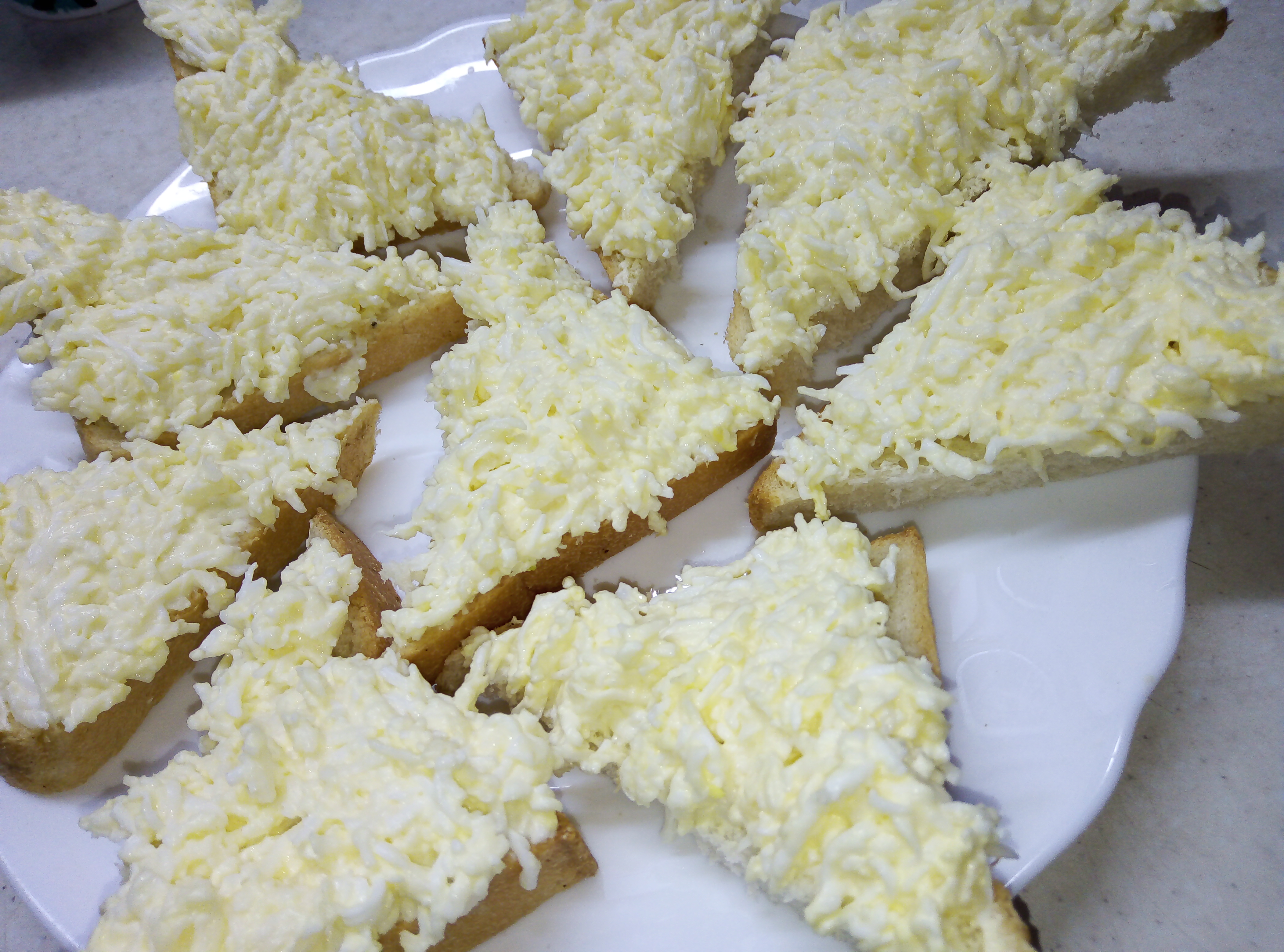 Бутерброды с сыром и чесноком - рецепт автора Елена Бахарева