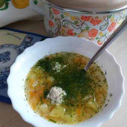 Лёгкий суп с фрикадельками и зеленью