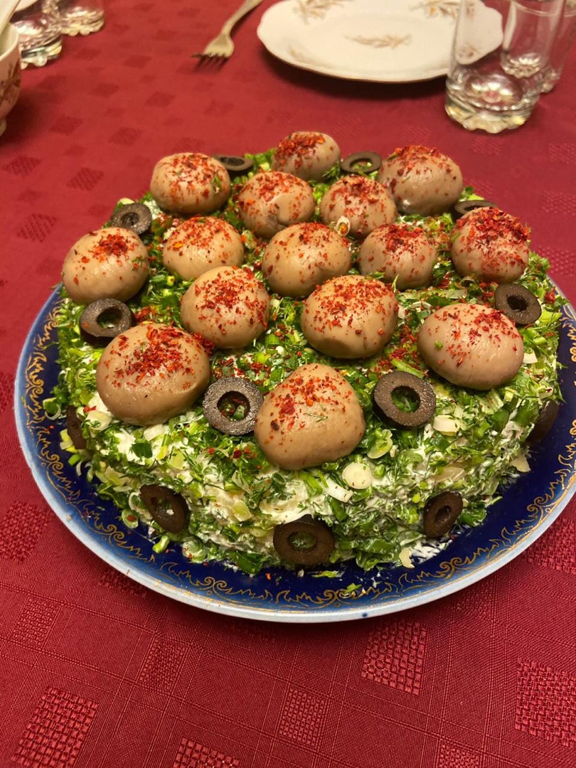 Салат грибная поляна с копчёной курицей и шампиньонами: рецепт с фото
