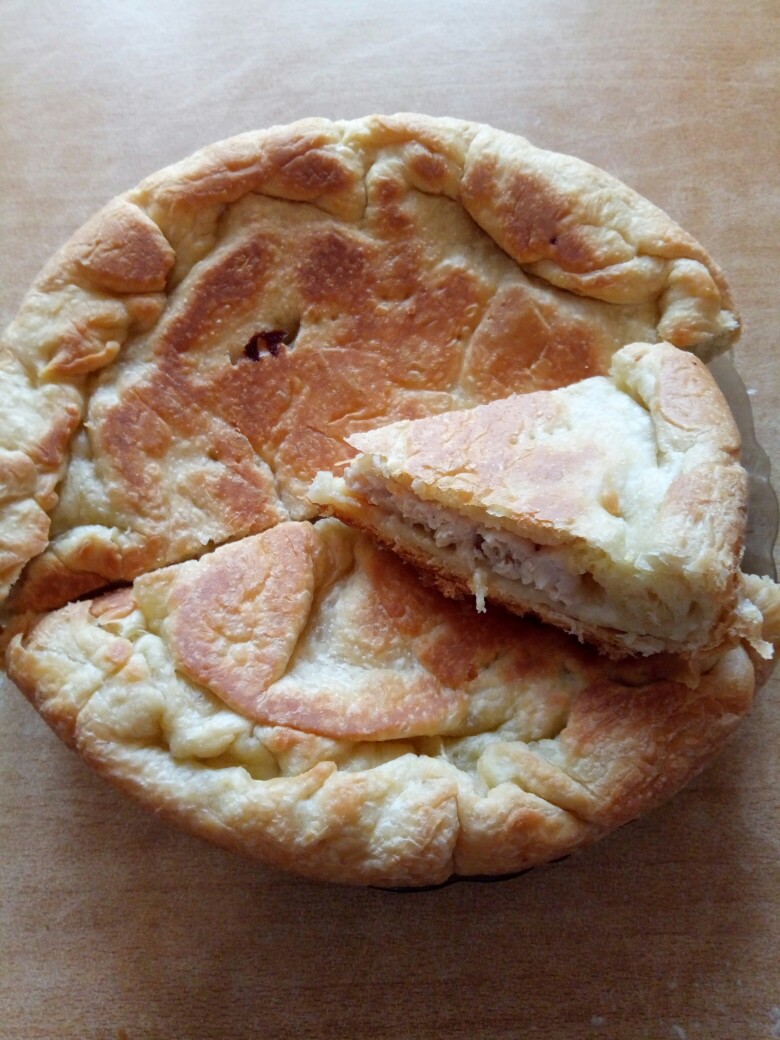 Пирог с яблоками из слоеного теста в мультиварке