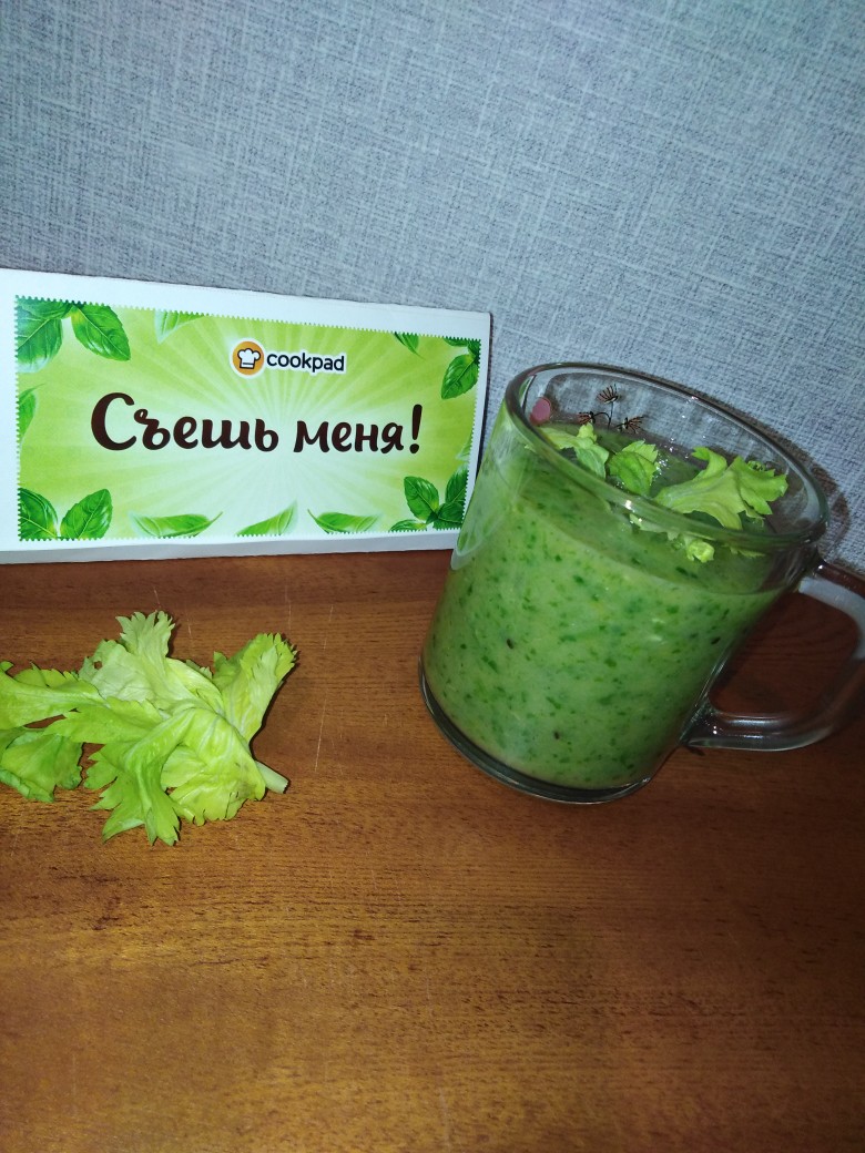 Зелёный смузи с мандарином