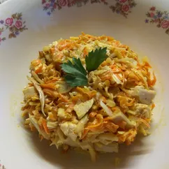 Салат из курицы с морковью и луком